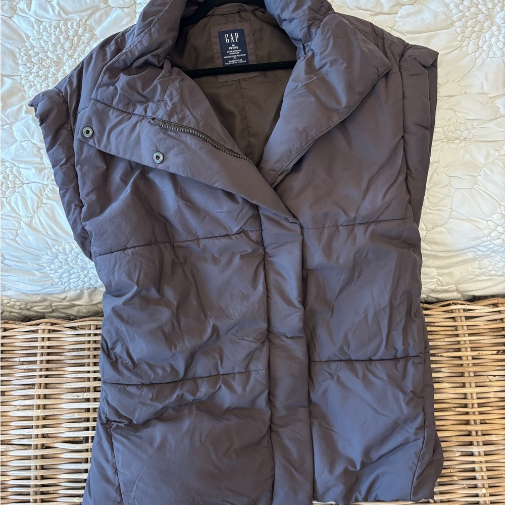 GAP Women's Charcoal Belted Vest - Picture 2 of 3